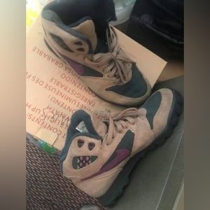 Vintage Nike hiking sneakers in a woman’s size 6.5. Gently worn